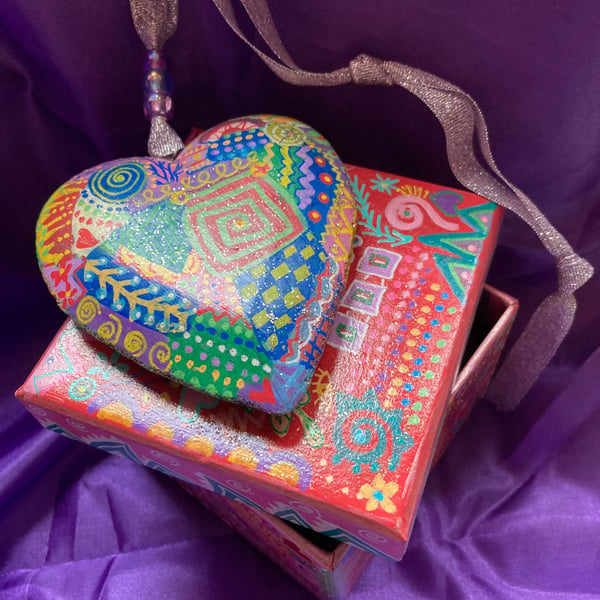 Hand painted heart and gift box set