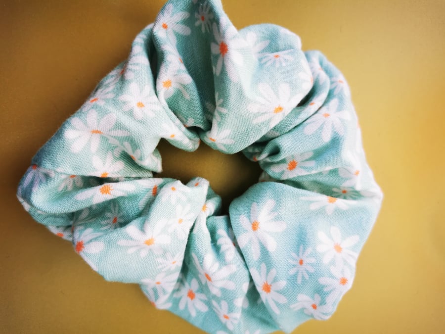 Spring Daisies Scrunchie 