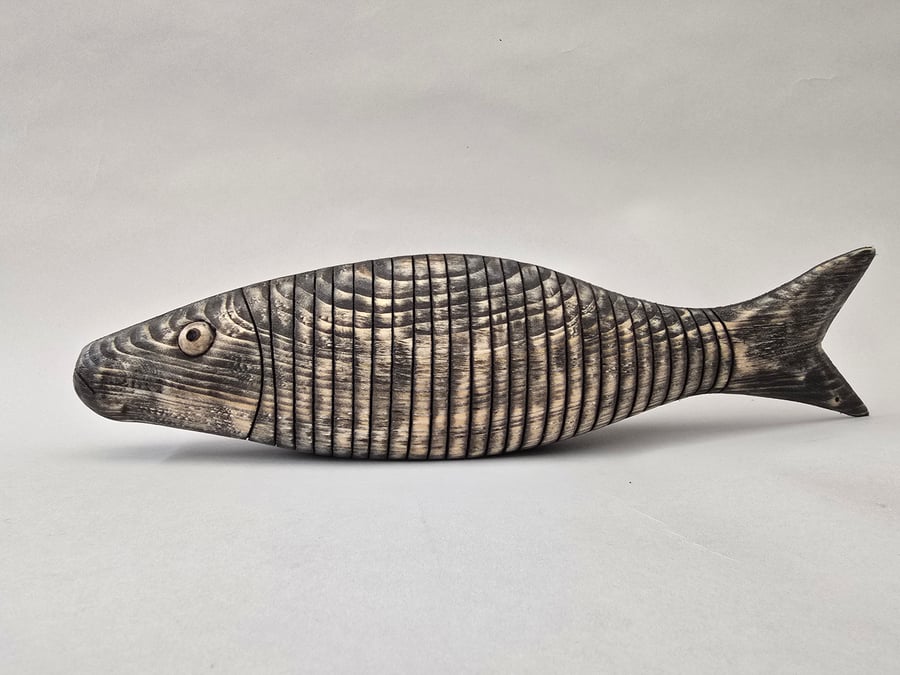 Articulating fish in pine