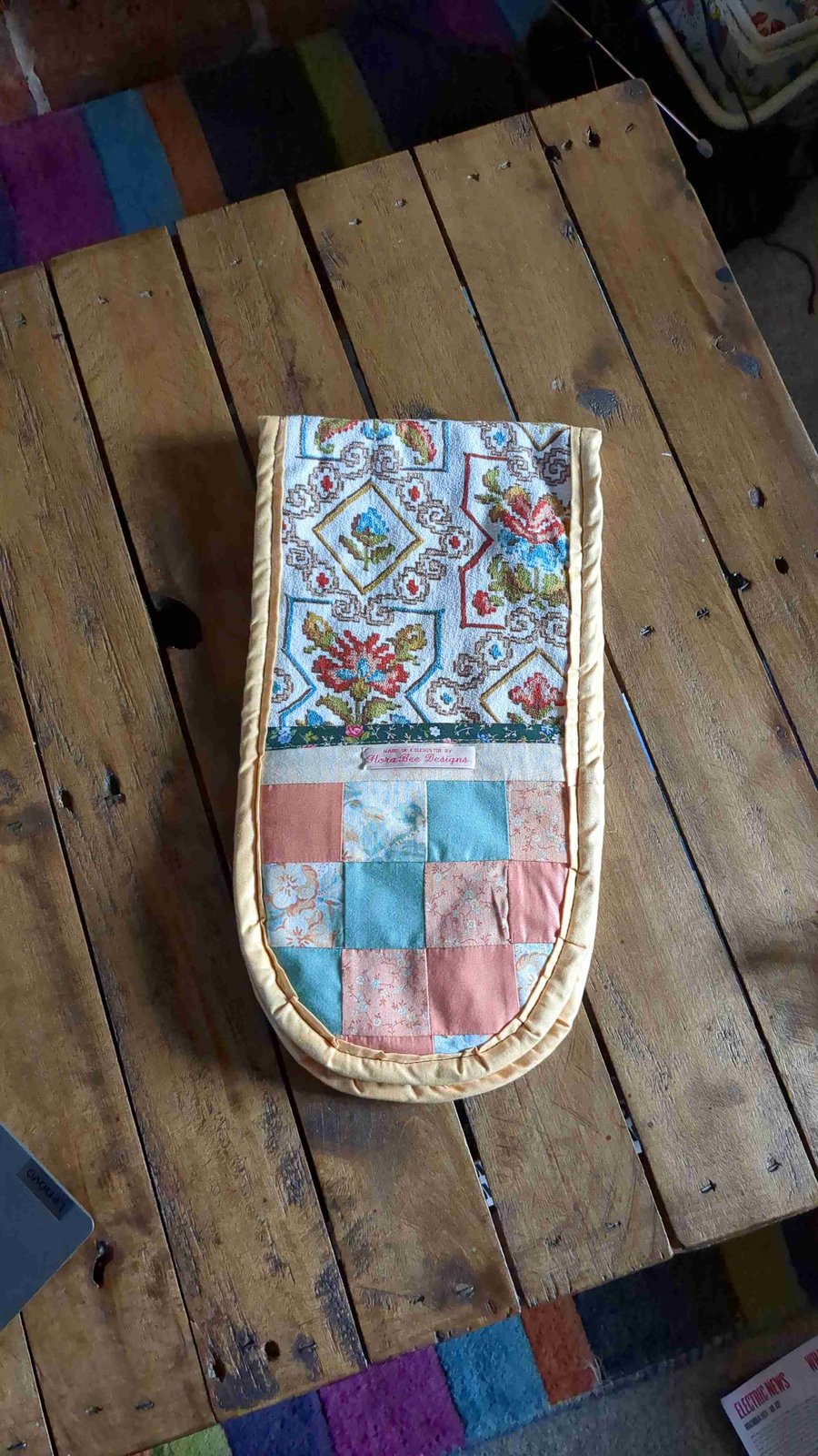 Oven gloves made from recycled textiles