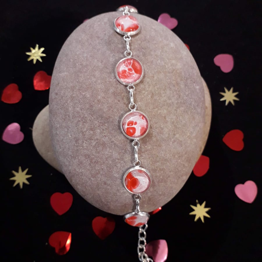 Silver Coloured Cabachon Link bracelet with Pretty Red and White Acrylic Paint P