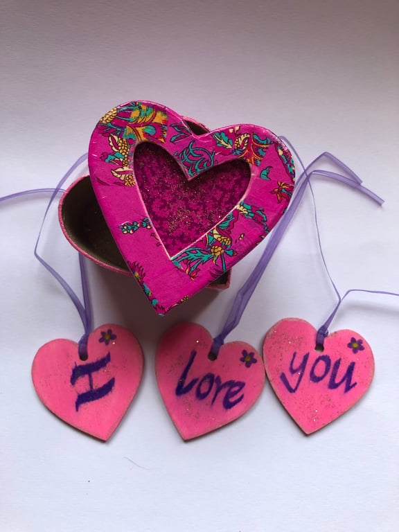 Decopatch heart box with I love you hearts inside
