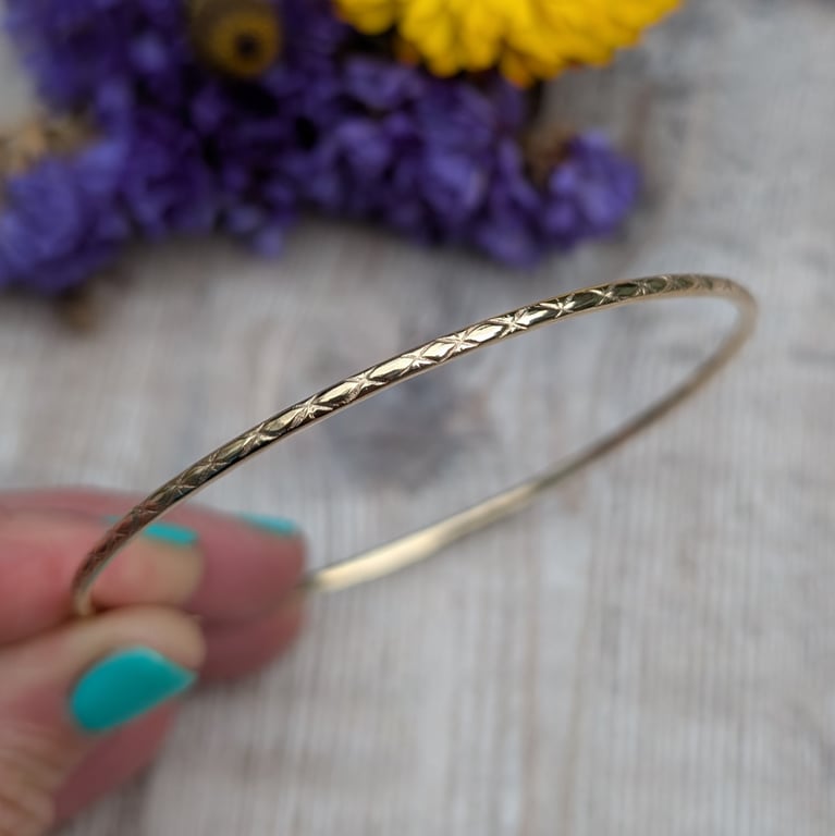 9ct Gold 'Starlight' Decorative Slim Bangle - JBJ5016