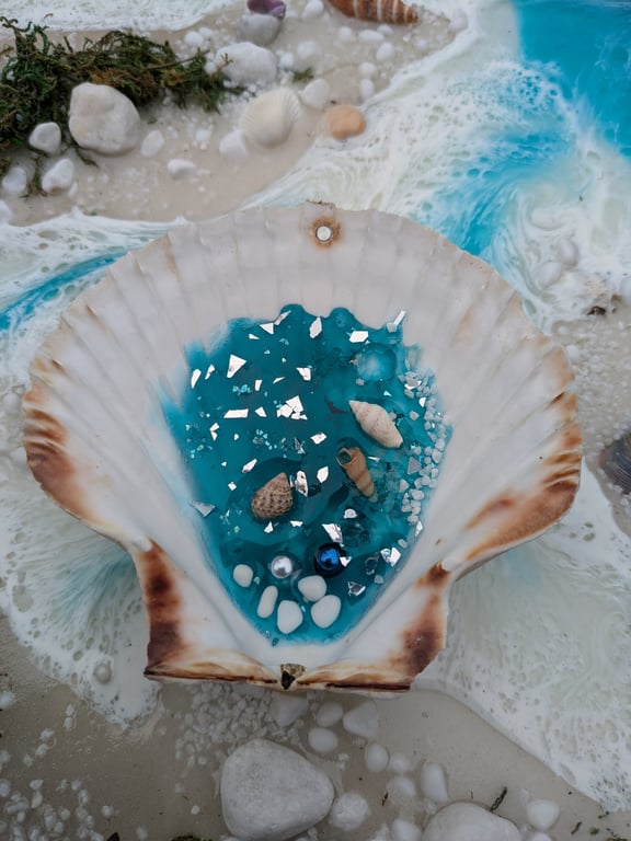 Hanging Shell With Resin Rockpool