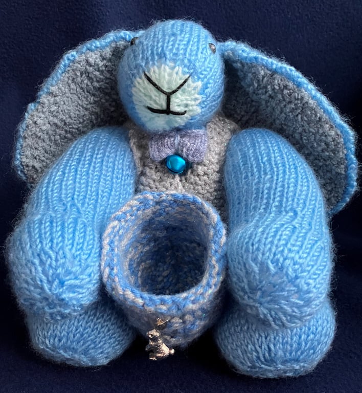 Rabbit with knitted basket keepsake holder - Blue – Special Gift 