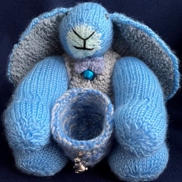 Rabbit with knitted basket keepsake holder - Blue – Special Gift 