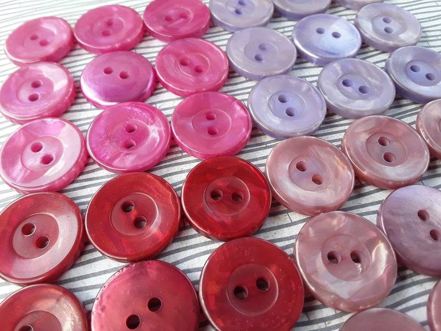 3 4" 19mm (30L) Buttons in 4 Colours and CREAM