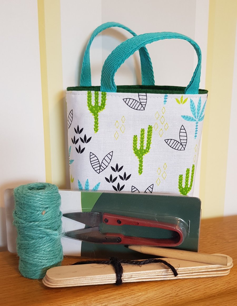 Fabric gardeners gift bag with snips, twine, labels & a pencil: cacti 