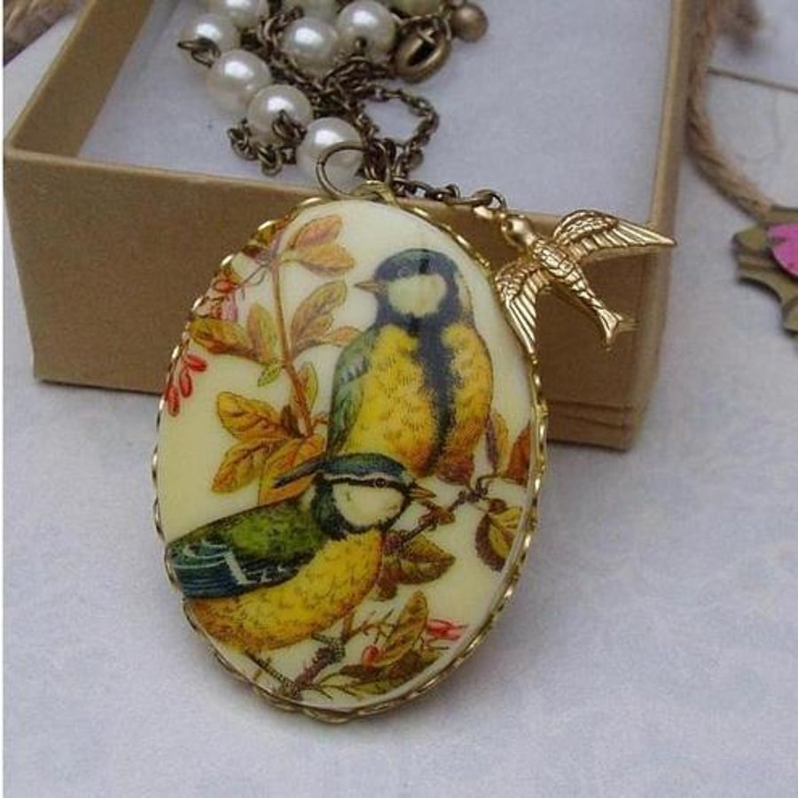 Vintage Bird Cabochon Necklace 