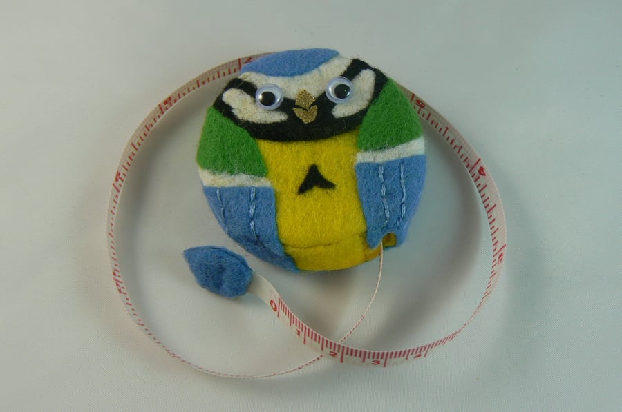 Tape measure (blue tit)