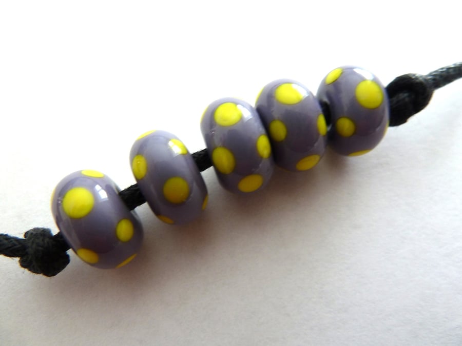 purple and yellow spot beads