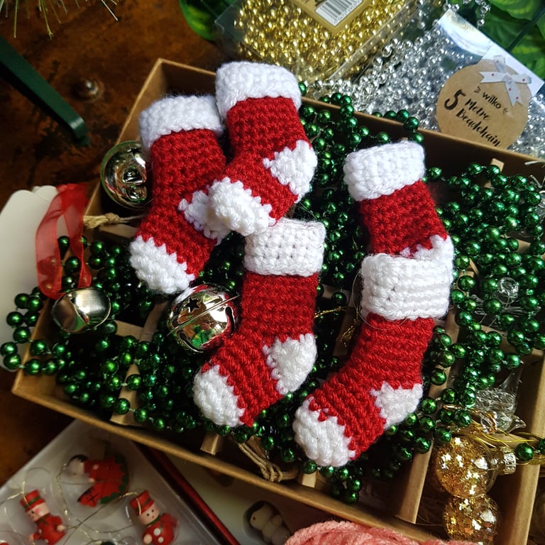 Mini Crochet Stockings - Red (pack of 5)