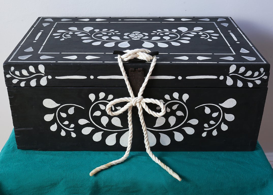 Hand-Painted Wooden Storage Box – Antique Nautical Fishing Boat Chest