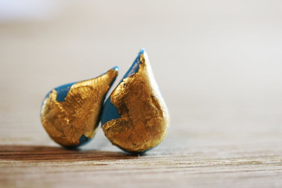 Mermaid tears- vintage feel blue and gold earrings
