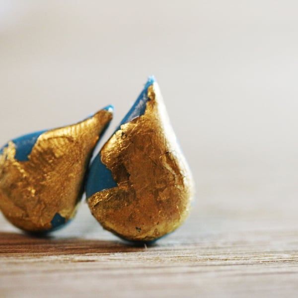 Mermaid tears- vintage feel blue and gold earrings