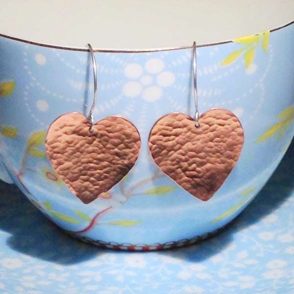 Hammered Copper Heart Earrings (ERCUDGHT1) - UK Free Post