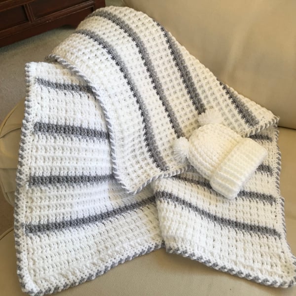 BABY BLANKET IN WHITE AND GREY with hat