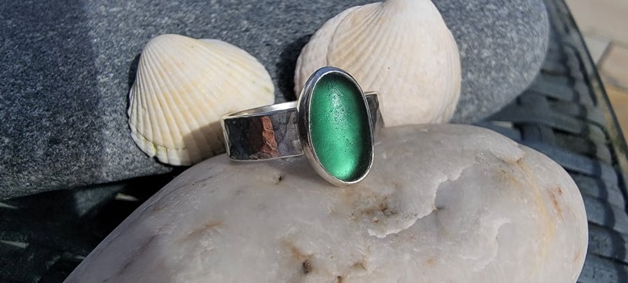 Sterling silver emerald green seaglass ring