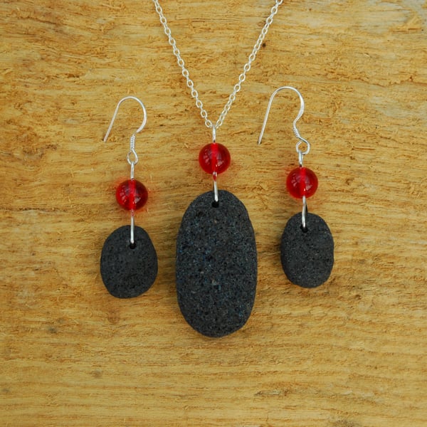 Black and red pendant and earring set