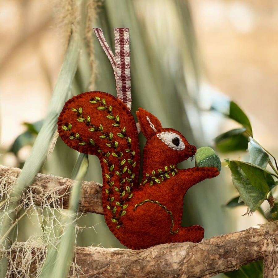 Red Squirrel Felt Hanging Decoration