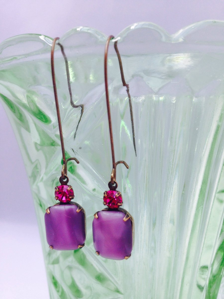 SALE Vintage pretty lavender glass earrings. Gift for her.