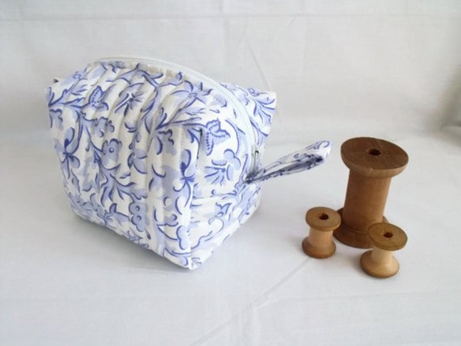 lavender zipped boxy make up pouch, pencil case or crochet hook case