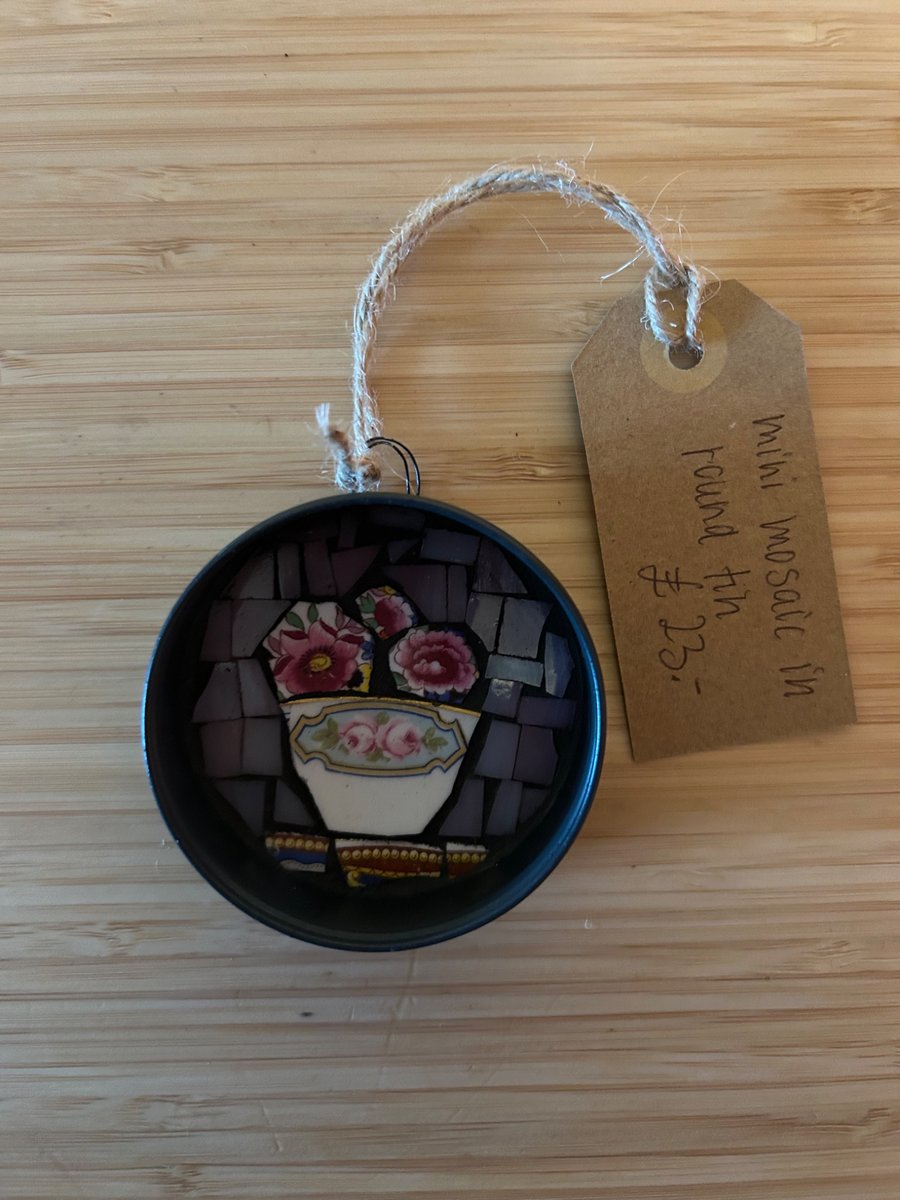 Mini mosaic in round sweet tin