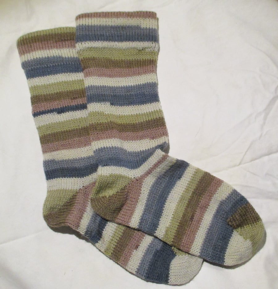 Handmade Wool Socks:SIZE: 7-9 UK, 9-11 US, 39-42 EURO