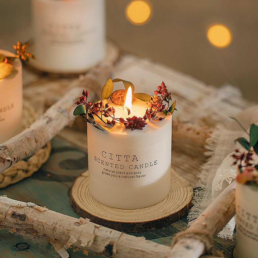 Luxury Scented Candle With Dried Flowers 