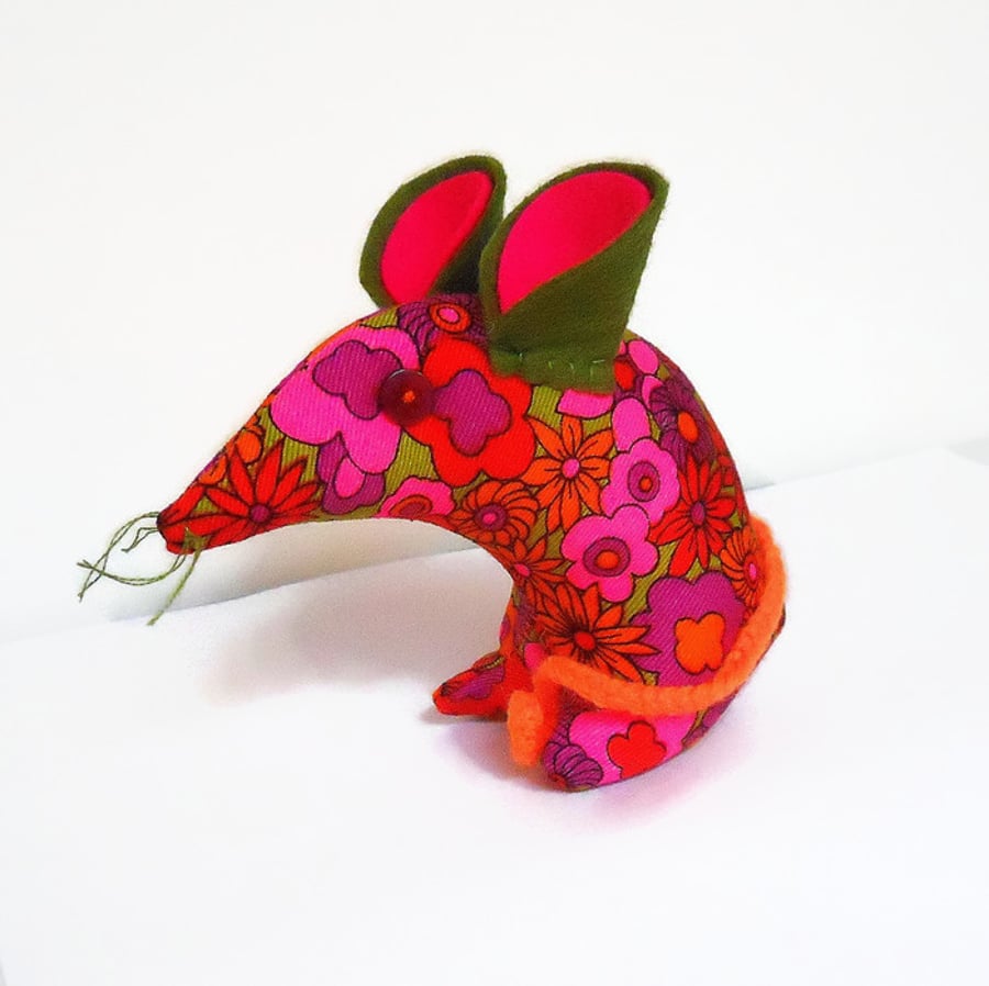 FUNKY Fenella ! 70s Pink Retro Mouse 