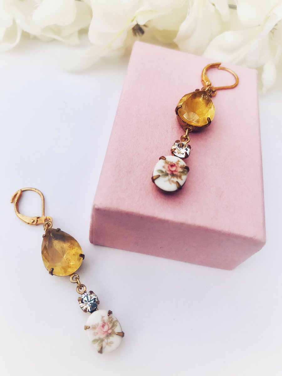 Flower yellow pear shaped glass and round rhinestone crystal earrings. 