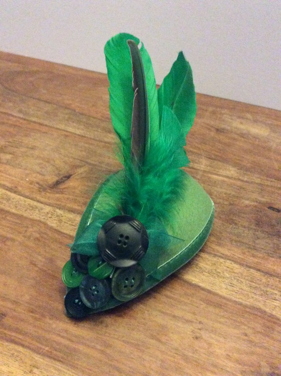 Green fascinator with Art Deco buttons and feathers