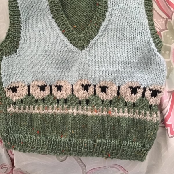 Handknitted fairisle tanktop with sheep for 6 months