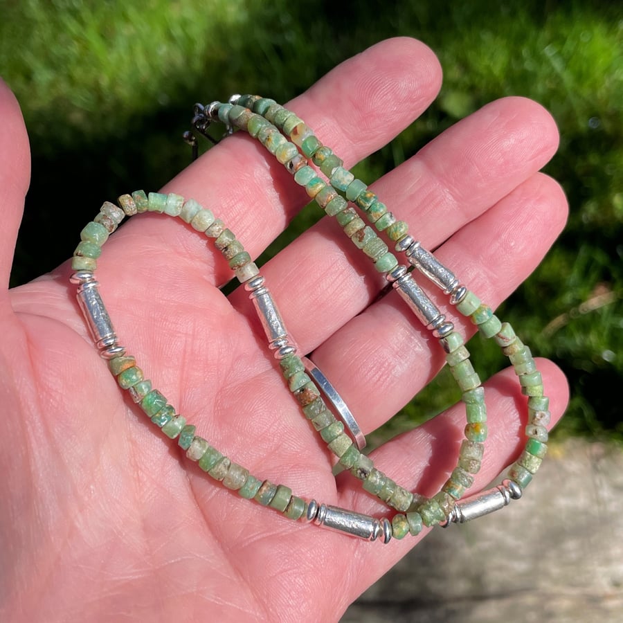 Chrysoprase and silver bead necklace