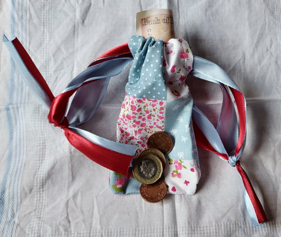 Vintage-Style Floral Pouch