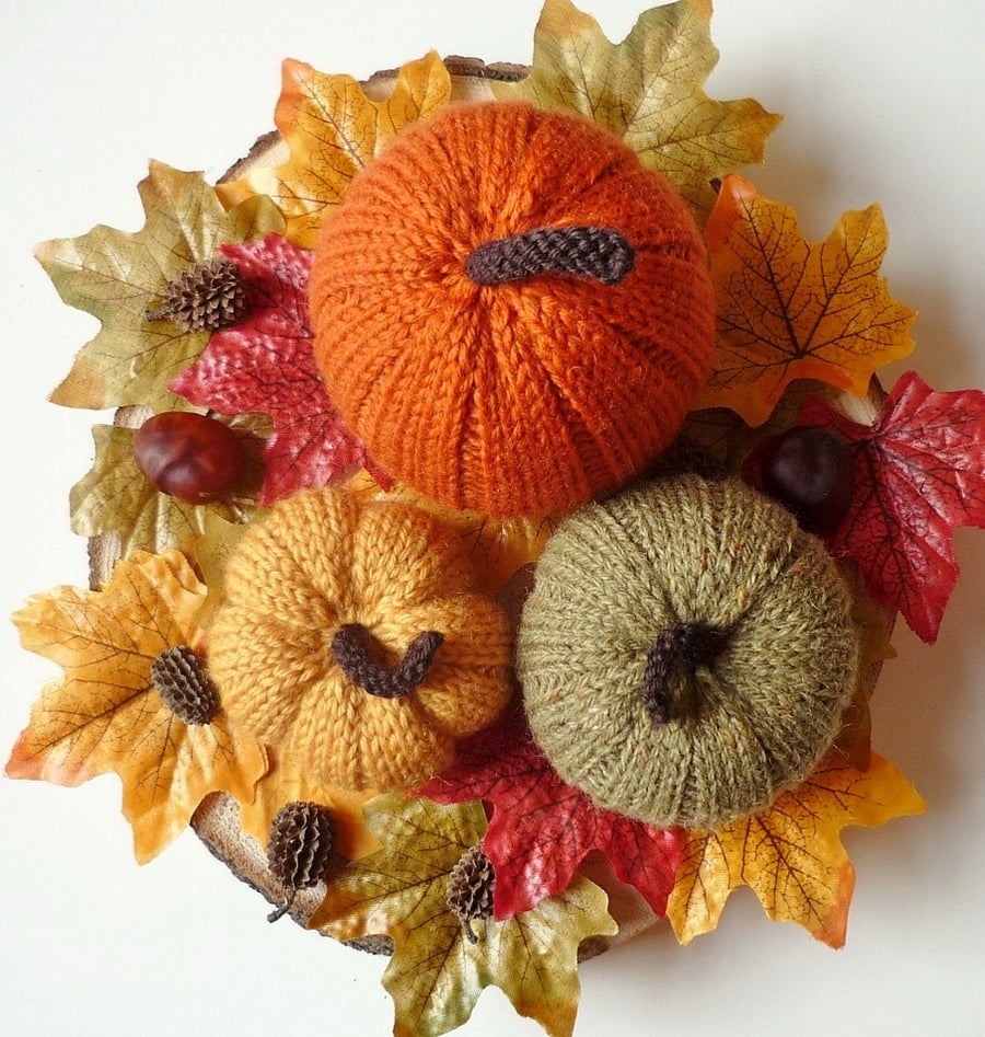 Knitted pumpkins (3) - Autumn wedding decor - Wool squashes