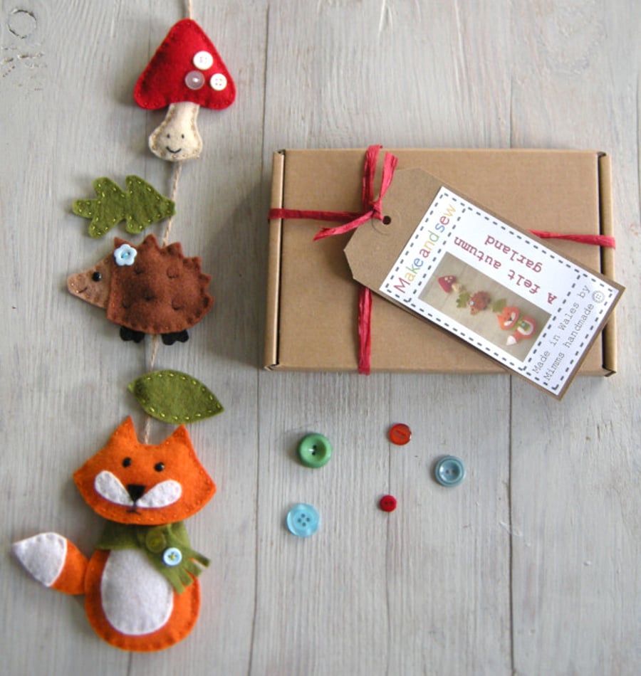 Woodland wall hanging felt sewing kit