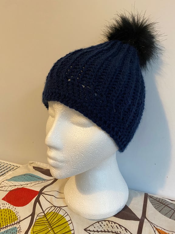 Ladies crochet beanie navy