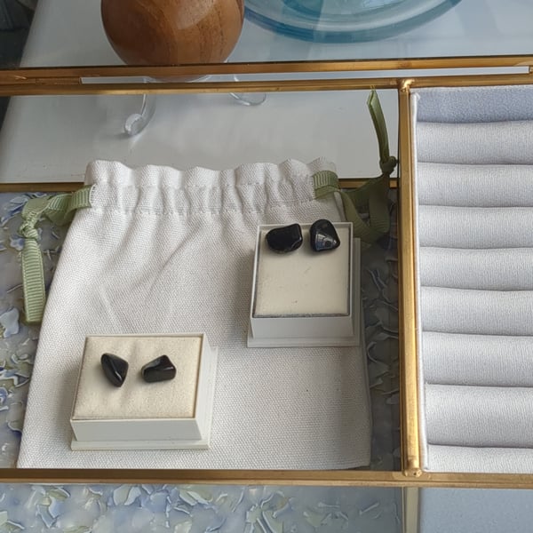 Black agate stud earrings 