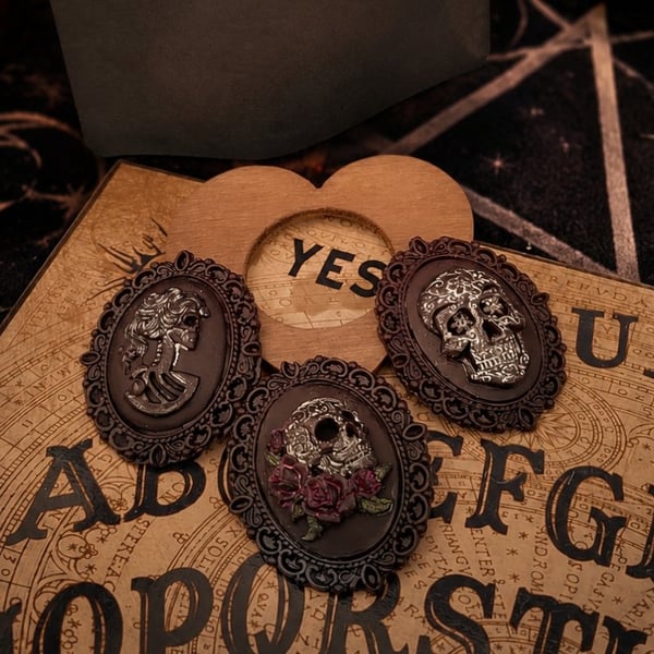 Skeleton Cameo Wax Melts - Gothic Soy Wax Melts - Whiskey & Vanilla fragrance