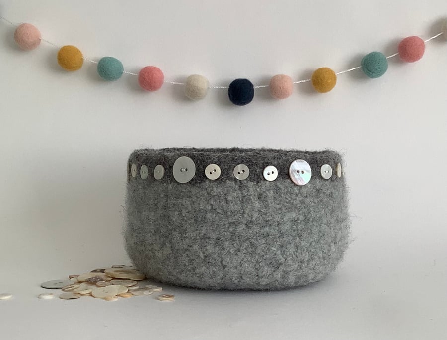 FELTED 'FUSSPOT'  BOWL ,desk tidy , tray.' Grey. Hygge. 