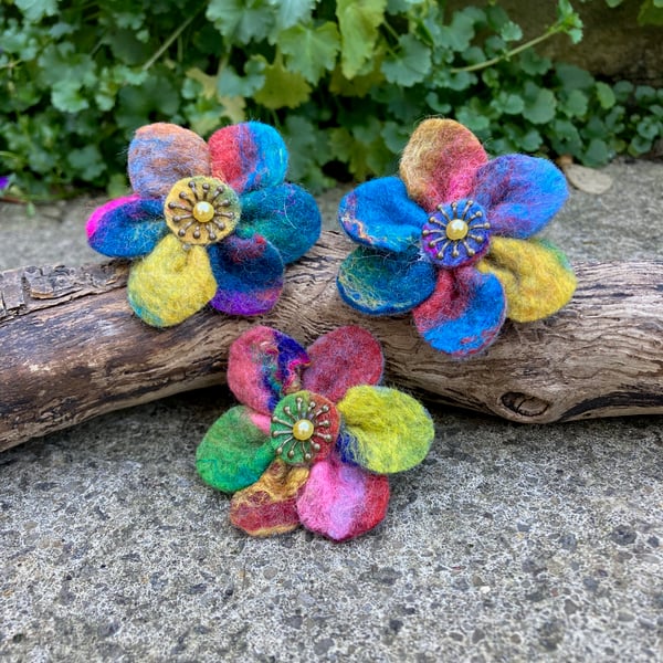 Felt multicoloured flower brooch with rounded petals