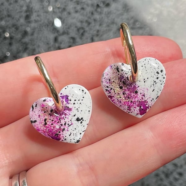 Splattered heart hoops – statement hoop earrings white, pink & gold