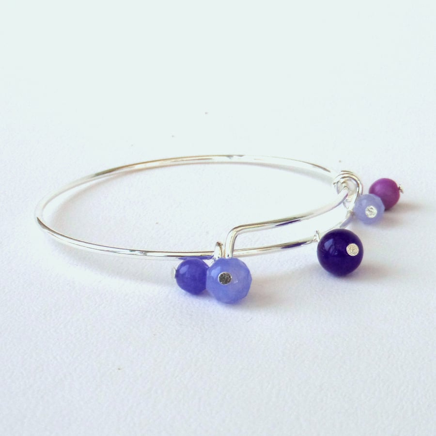 Expandable bangle-style bracelet, with mixed purple gemstones