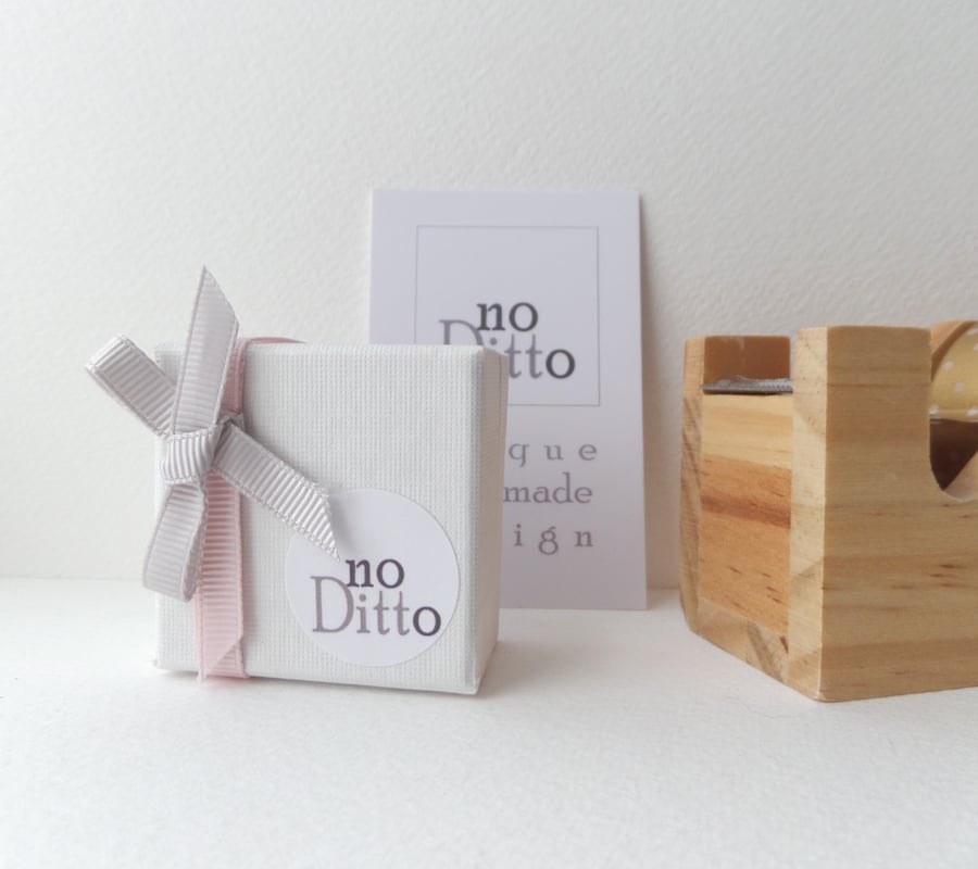 No Ditto Branded Luxury Gift Box with Grosgrain ribbon side, Only for no Ditto  