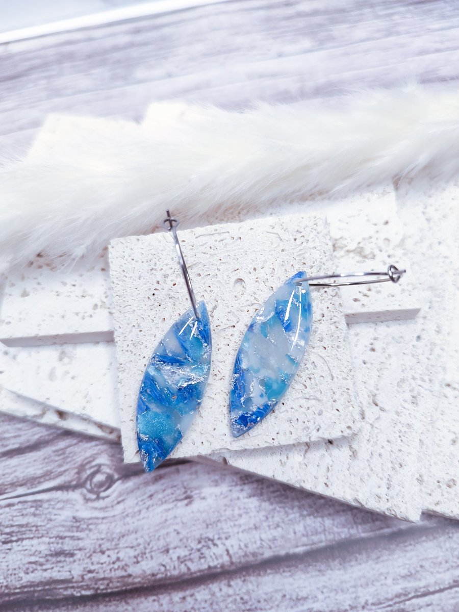 Marbled blue, white and silver earrings