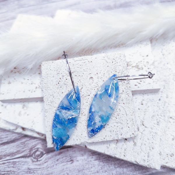 Marbled blue, white and silver earrings