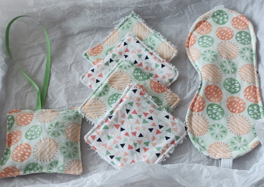 Bedtime Gift Set - including reversible eye masks & lavender sachet 