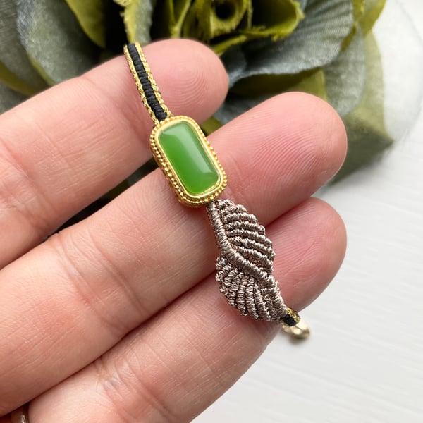 Handmade Jade-Look Bead Bracelet for Women Adjustable length