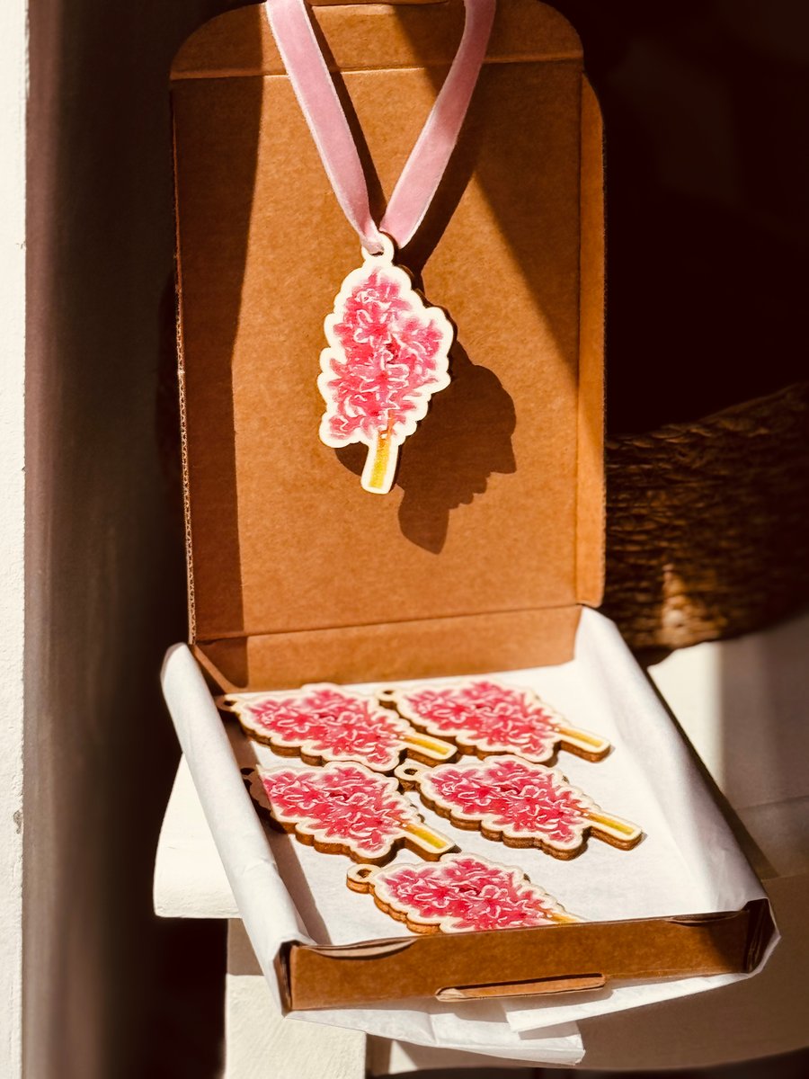 6 Wedding Favours Wooden Hanging Ornaments or Keyrings floral